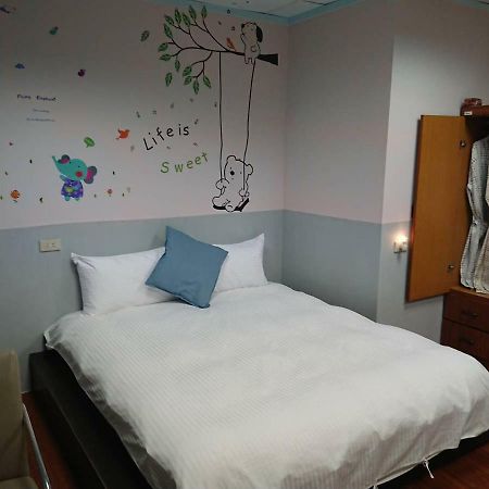 Papa Bear'S Guesthouse Тайджун Екстериор снимка