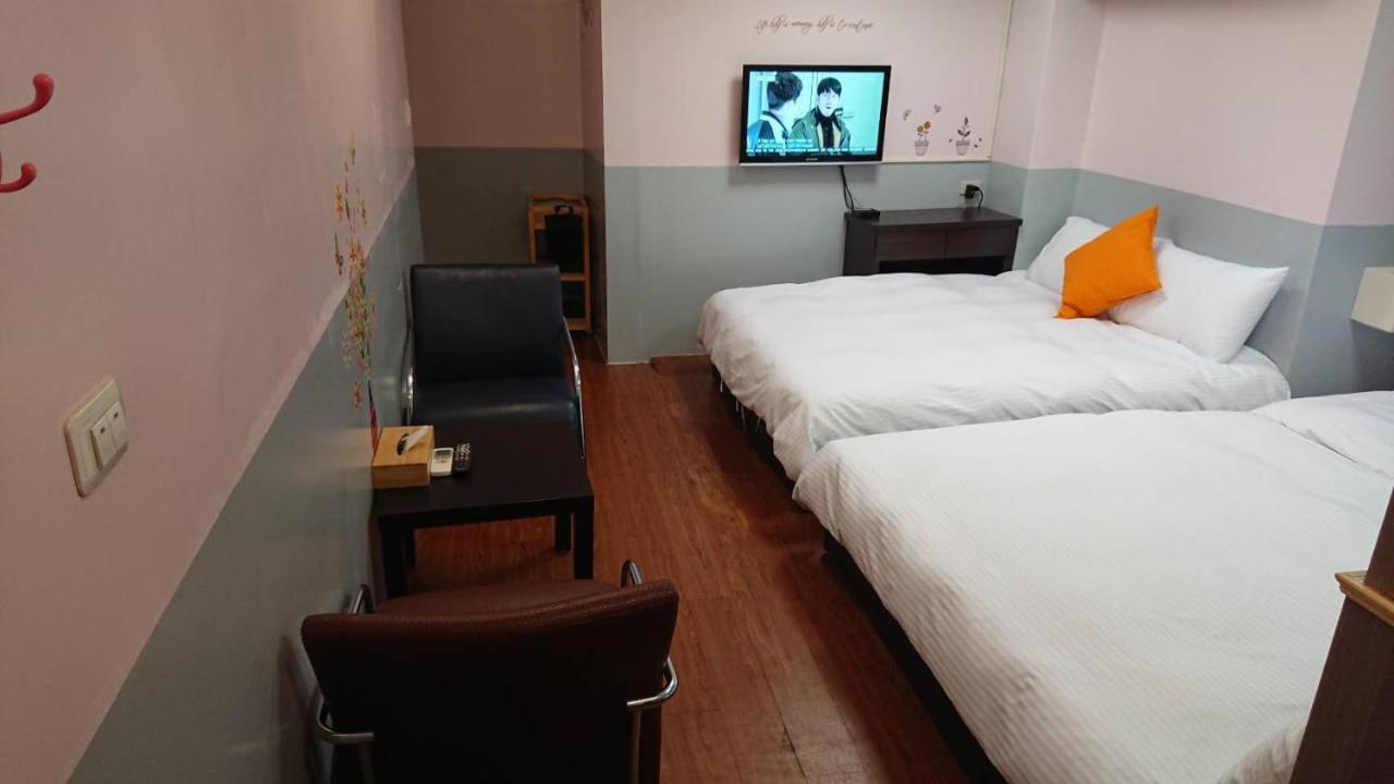 Papa Bear'S Guesthouse Тайджун Екстериор снимка