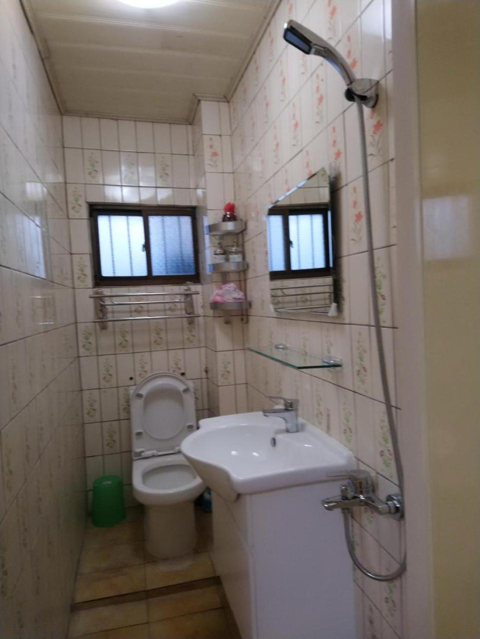 Papa Bear'S Guesthouse Тайджун Екстериор снимка