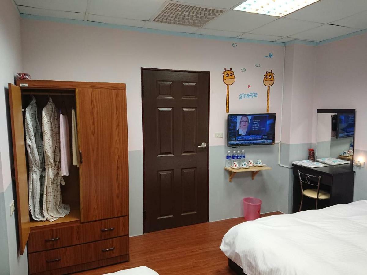 Papa Bear'S Guesthouse Тайджун Екстериор снимка