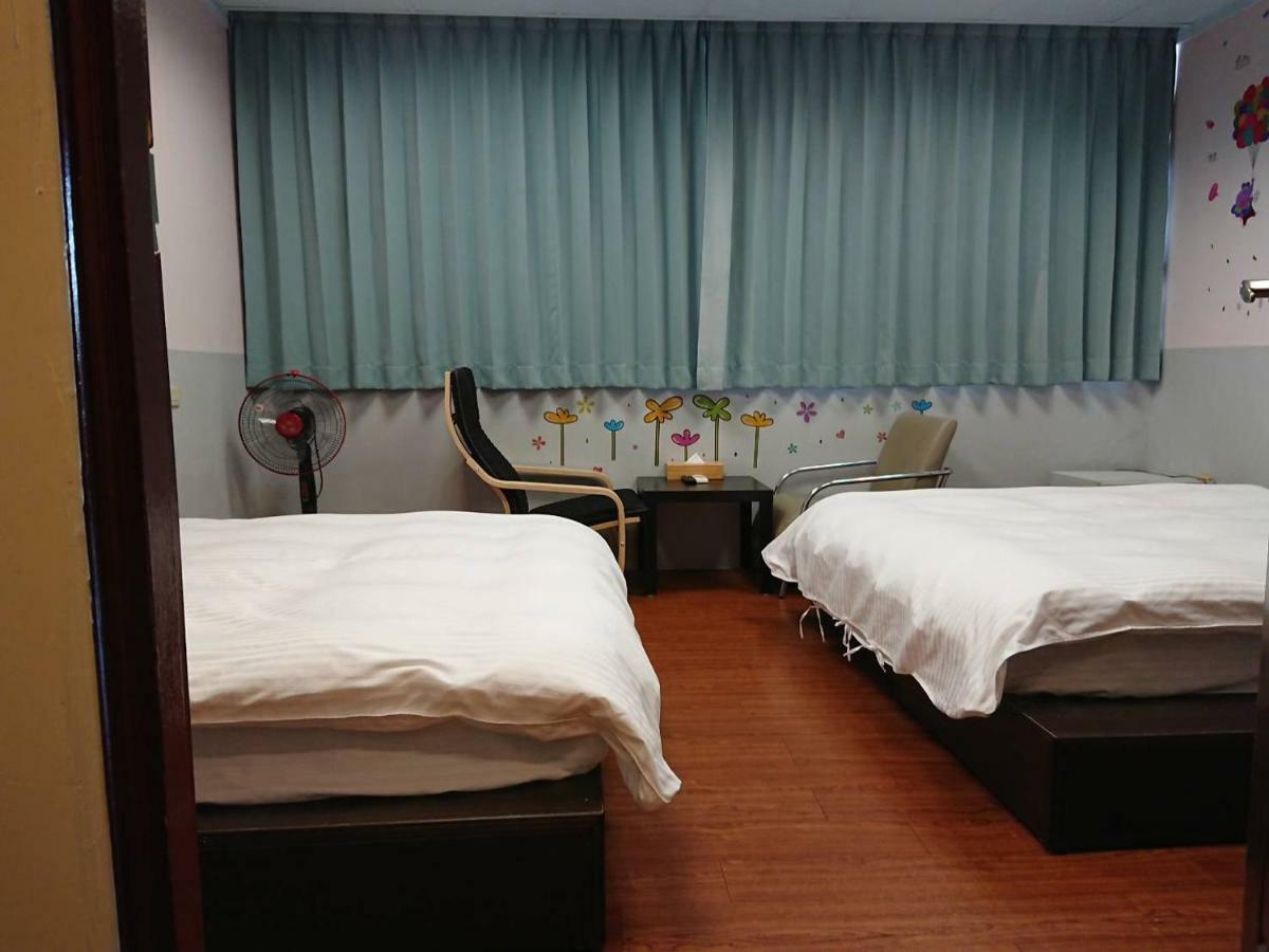 Papa Bear'S Guesthouse Тайджун Екстериор снимка