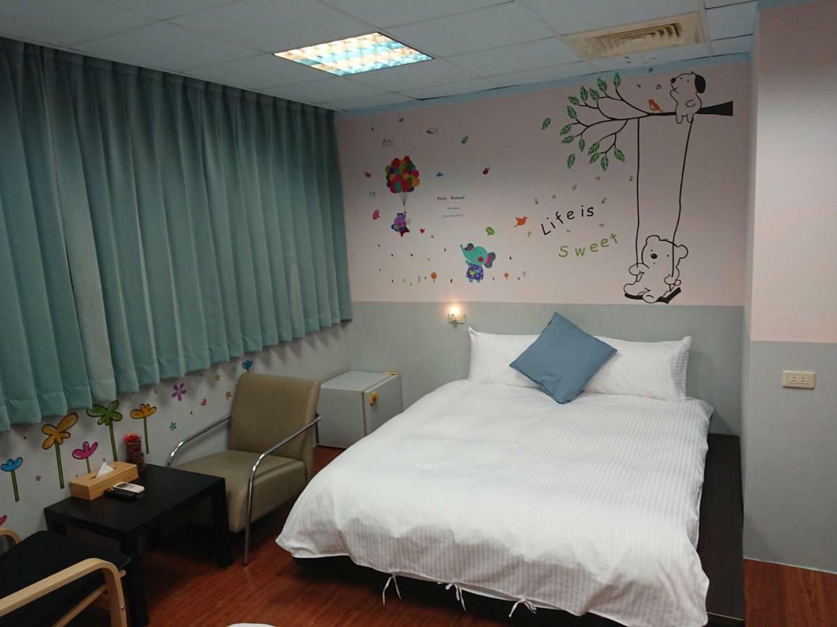 Papa Bear'S Guesthouse Тайджун Екстериор снимка