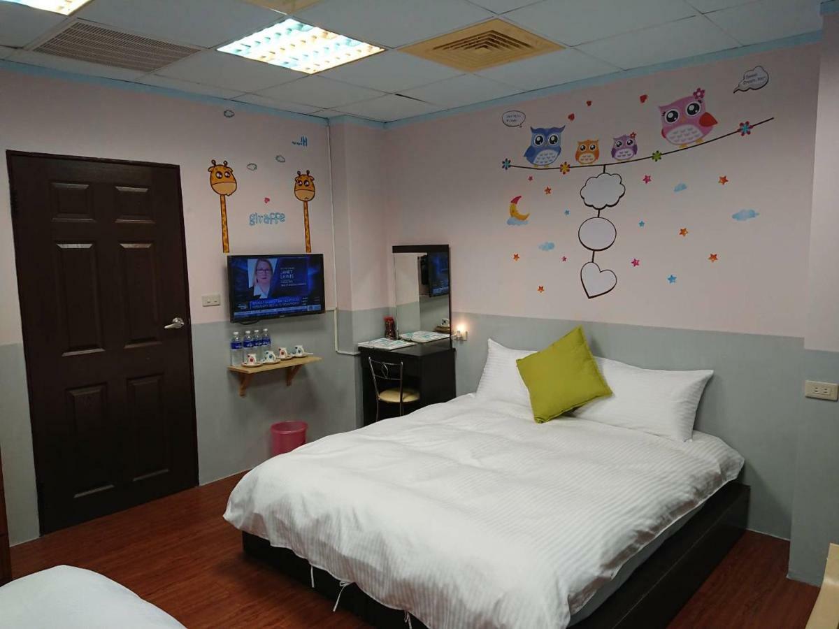 Papa Bear'S Guesthouse Тайджун Екстериор снимка