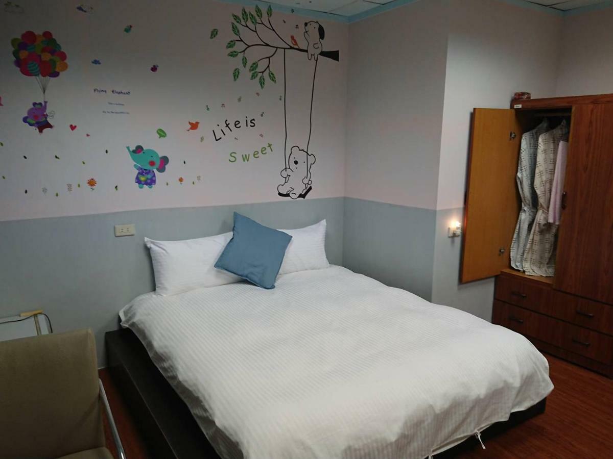 Papa Bear'S Guesthouse Тайджун Екстериор снимка