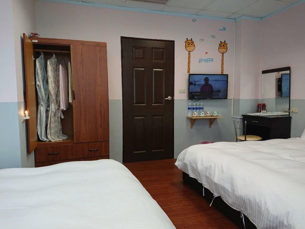 Papa Bear'S Guesthouse Тайджун Екстериор снимка