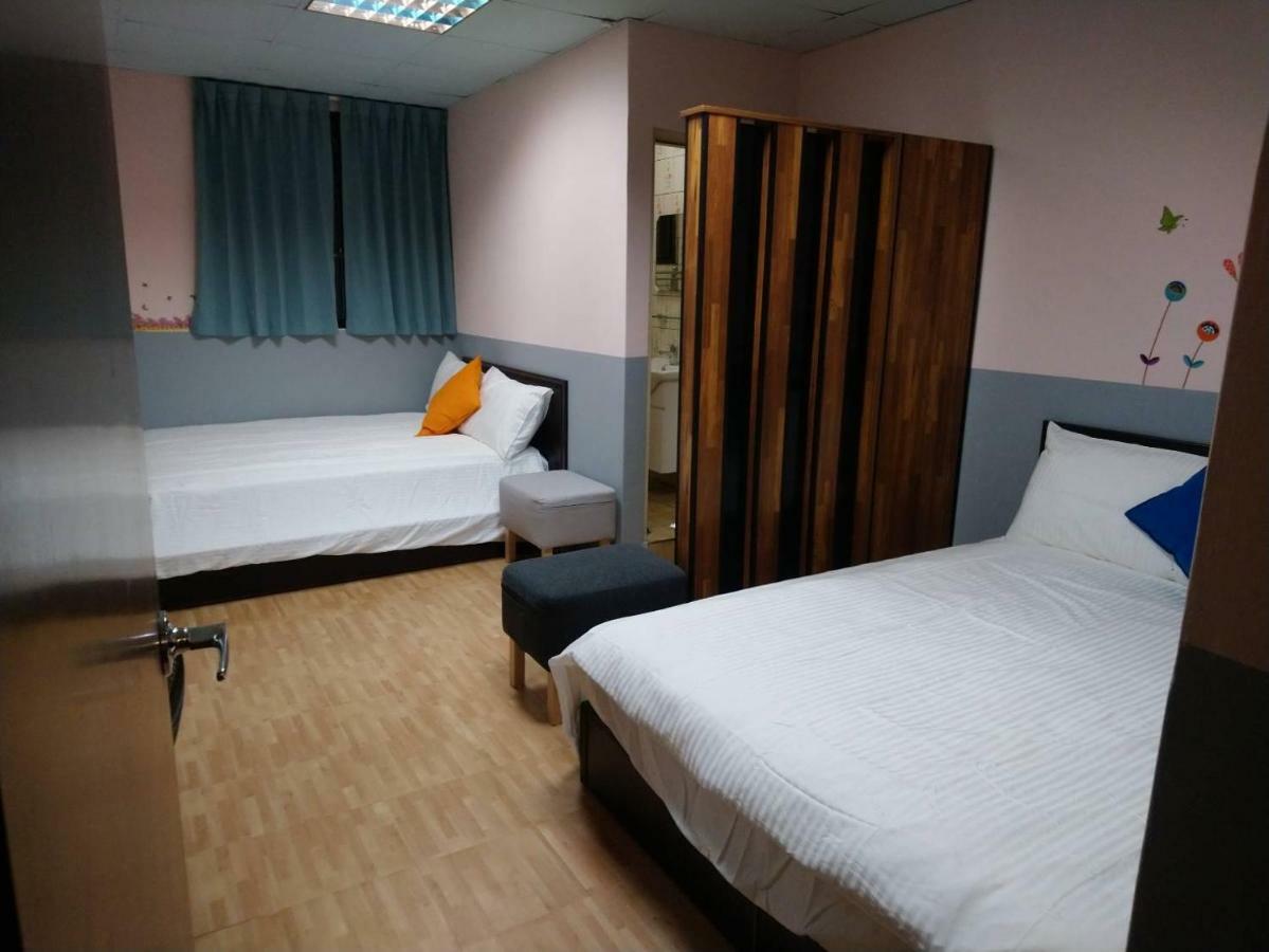 Papa Bear'S Guesthouse Тайджун Екстериор снимка